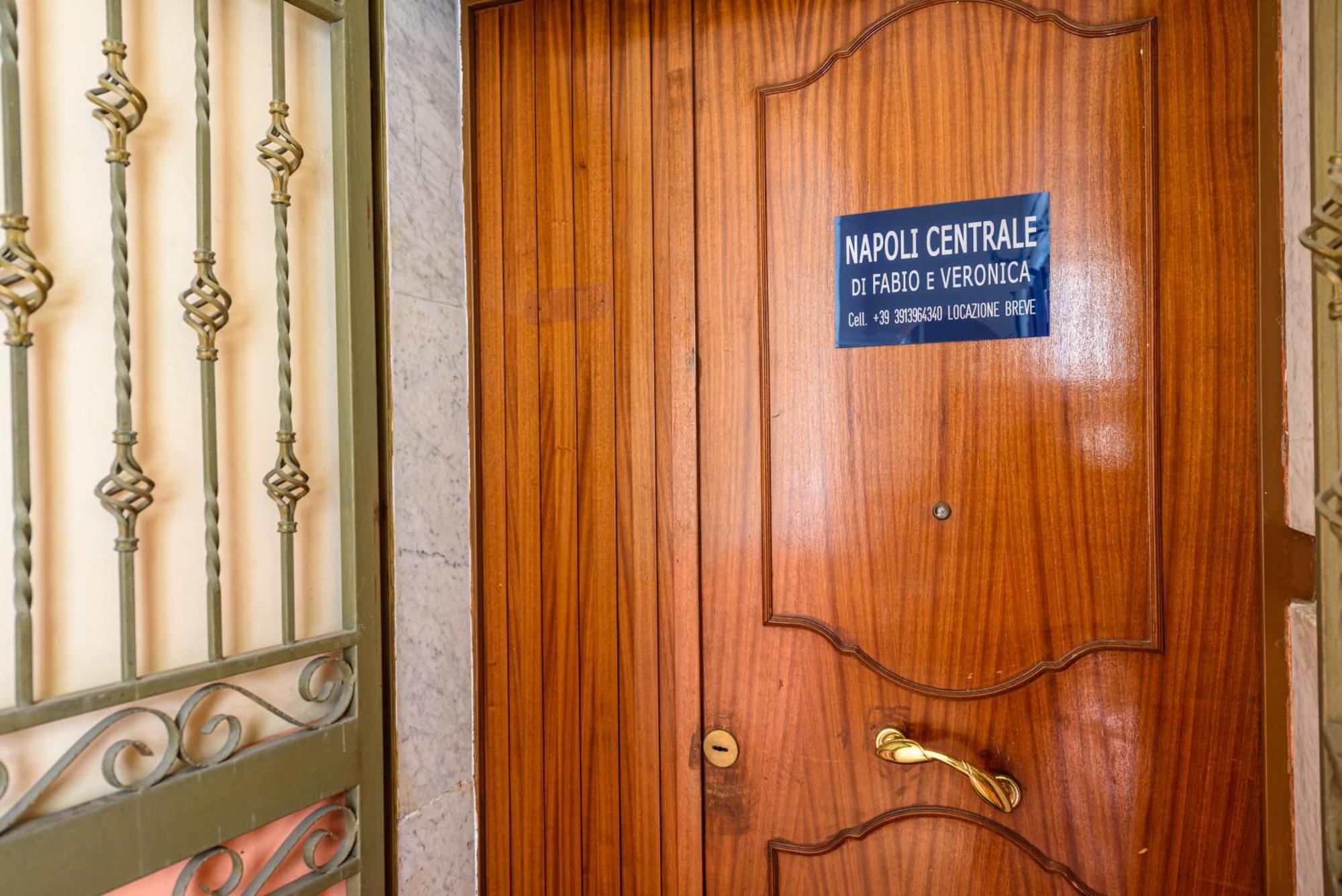 Napoli Centrale Di Fabio E Veronica Lt Exteriér fotografie
